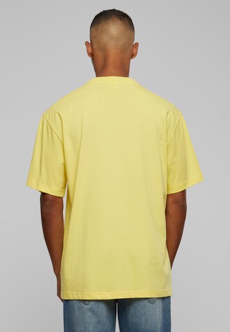 T-Shirt Urban Classics en jaune