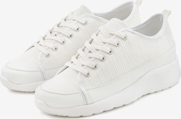 LASCANA Sneakers in White