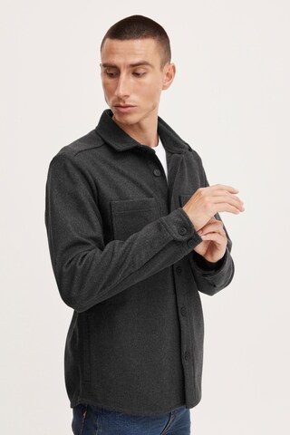 Coupe regular Chemise 'Tam' !Solid en gris : devant