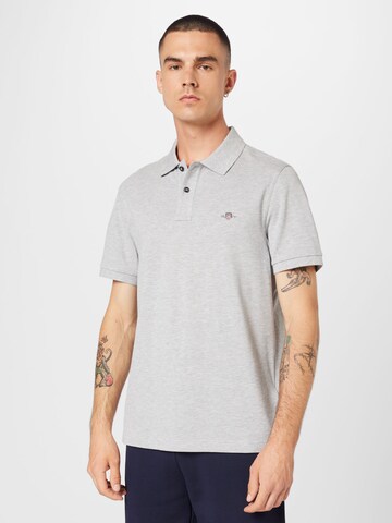 T-Shirt GANT en gris : devant