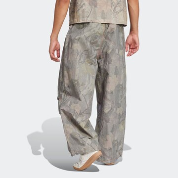 ADIDAS ORIGINALS Loosefit Hose in Grau