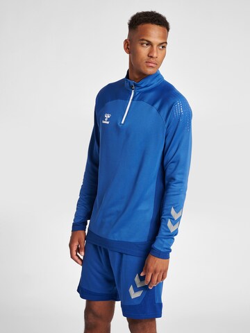 Hummel Sportsweatshirt in Blauw: voorkant