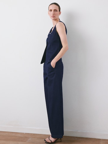 MANGO Szeroka nogawka Jeansy 'AVERY' w kolorze niebieski