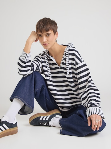 Smith&Soul Μπλούζα φούτερ σε μπλε: μπροστά