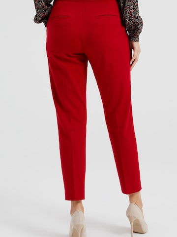WE Fashion - Slimfit Calças em vermelho