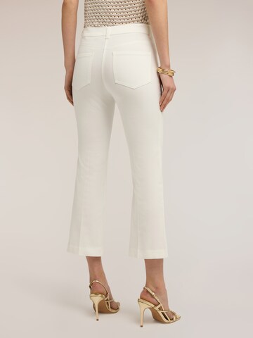 MOTIVI - Acampanado Pantalón en blanco