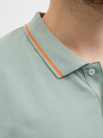 Jack & Jones Plus Μπλουζάκι 'JJHudson' σε πράσινο
