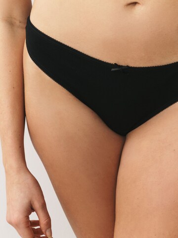 Next Στρινγκ σε μαύρο