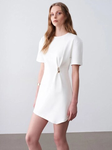 Dilvin Dress in White