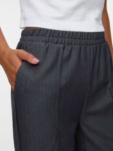 Wide Leg Pantalon 'VMCleo' VERO MODA en gris
