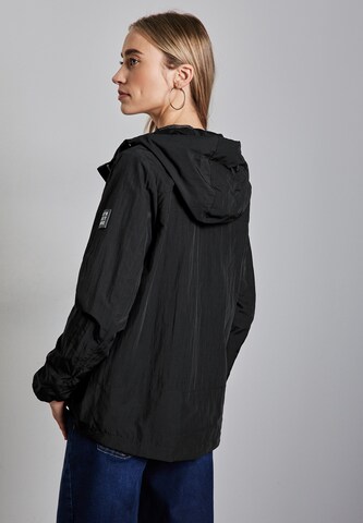 STREET ONE Moderner Windbreaker in Schwarz