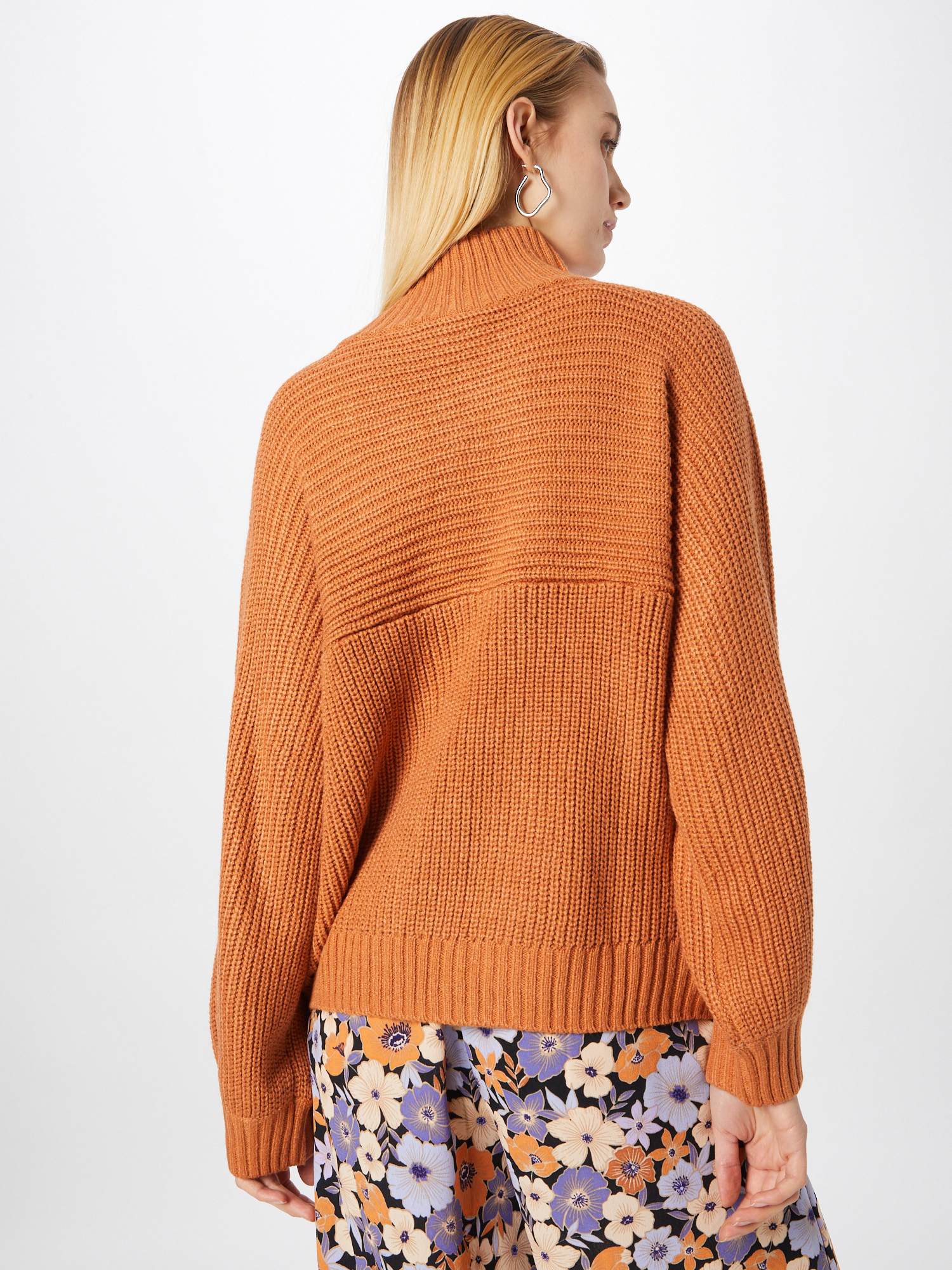 Swetry & dzianina creRI Monki Sweter Libby w kolorze Ciemnopomarańczowym 
