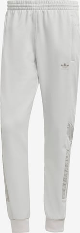Pantalon de sport 'Rekive' ADIDAS ORIGINALS en gris : devant