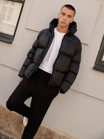 DAN FOX APPAREL Zimní bunda 'John ' – černá