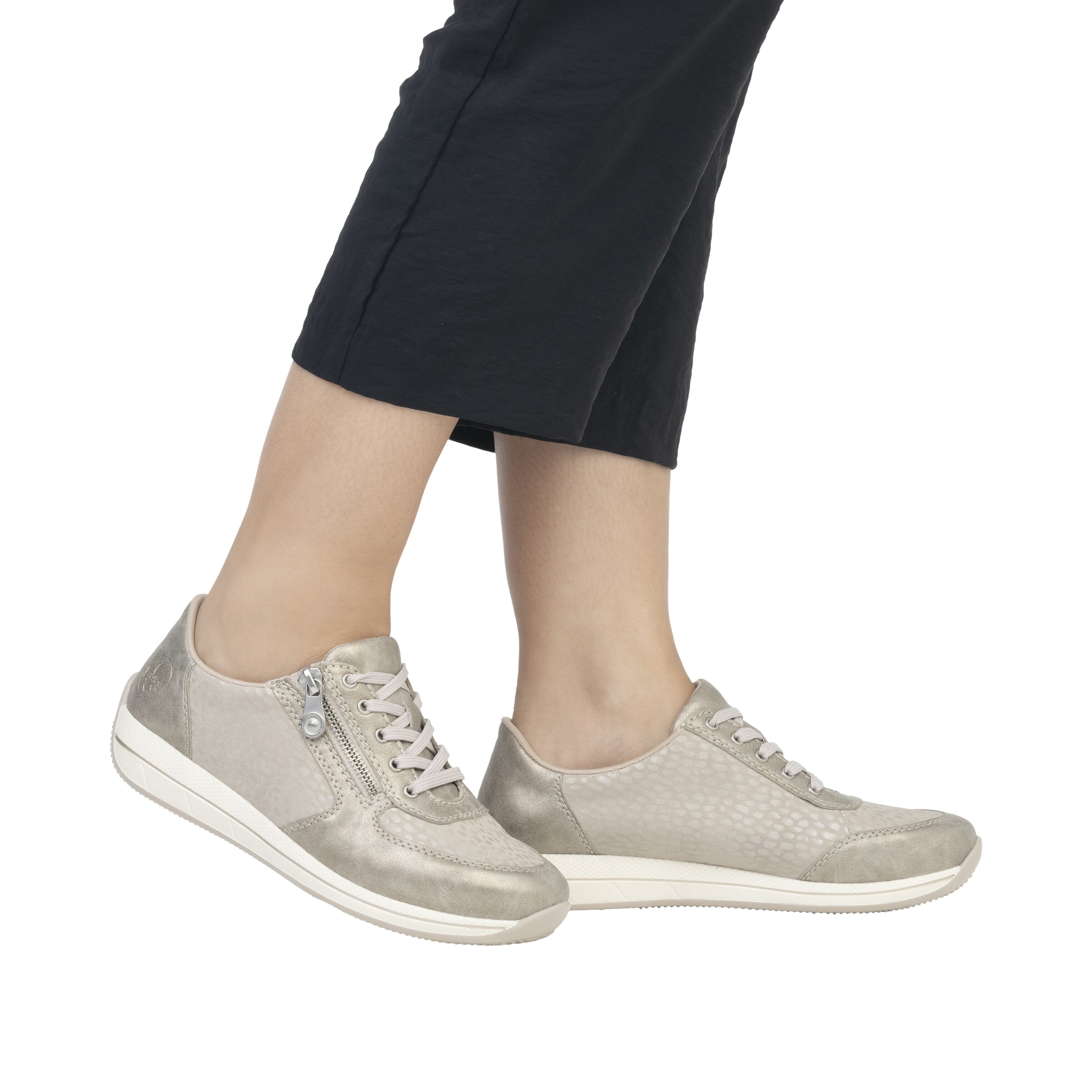 Baskets basses 'N1112' Rieker en beige : devant