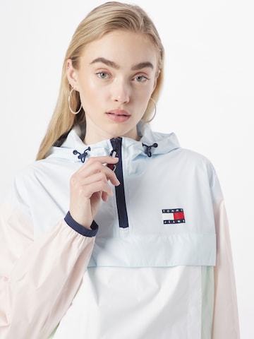 Tommy Jeans Välikausitakki värissä monivärinen