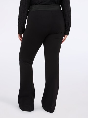 Flared Pantaloni di Fiorella Rubino in nero