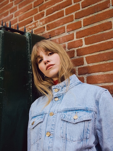 Bershka Prehodna jakna | modra barva