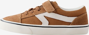 Next Tennarit värissä ruskea: etupuoli