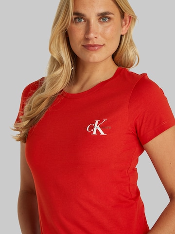 Maglietta di Calvin Klein Jeans in rosso