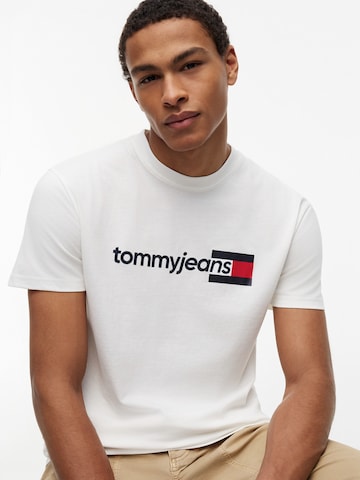 Tommy Jeans Paita 'ENTRY DNA' värissä valkoinen