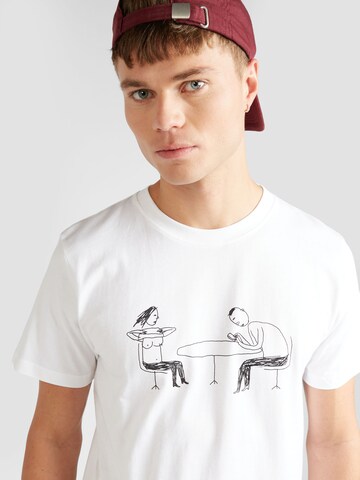 T-Shirt 'Stockholm Phoney Date' DEDICATED. en blanc