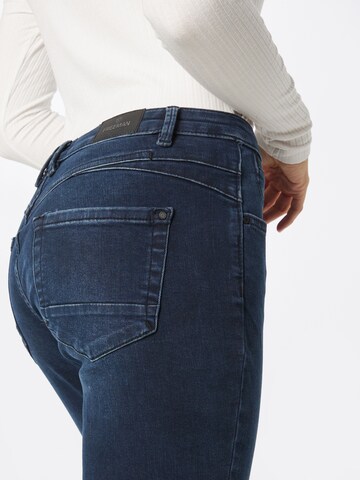 FREEMAN T. PORTER Slimfit Jeans 'Sophy' in Blauw