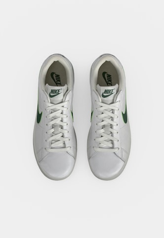 Nike Sportswear Sneakersy niskie 'CLASSIC' w kolorze biały: góra
