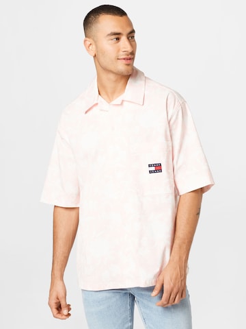 Tommy Jeans Regular fit Button Up Shirt in Pink: front