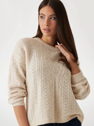 GUESS Sweater in Beige: front