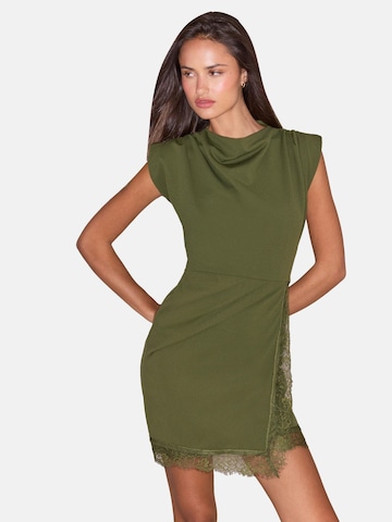 Robe Lipsy en vert : devant