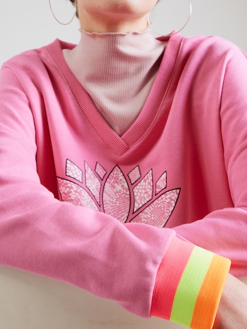 miss goodlifeSweater majica 'Namasté' - roza boja
