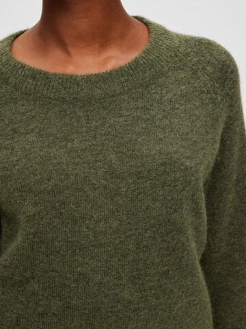 Selected Femme Petite Пуловер 'Lulu' в зелено