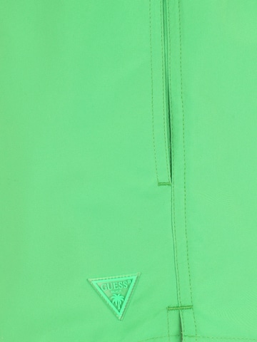 Pantaloncini da bagno di GUESS in verde