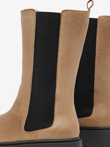 Bianco Chelsea Boots in Beige