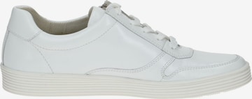 Chaussure de sport à lacets CAPRICE en blanc