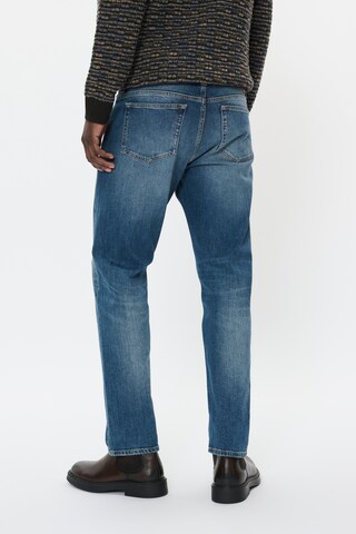 Regular Jean 'Mike' Matinique en bleu
