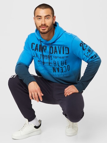 CAMP DAVID Sweatshirt i blå