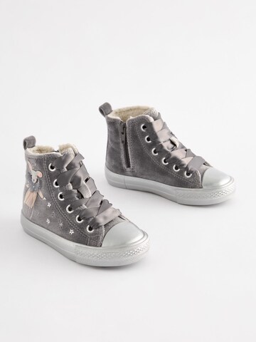 Next Sneaker in Grau