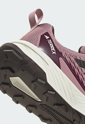 Chaussure de course 'Tracefinder' ADIDAS TERREX en violet