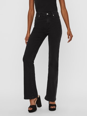 VERO MODA Flared Jeans 'SAGA' in Zwart: voorkant