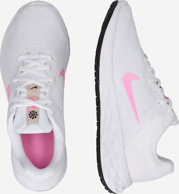 Chaussure de course 'Revolution 6 Next Nature' NIKE en blanc