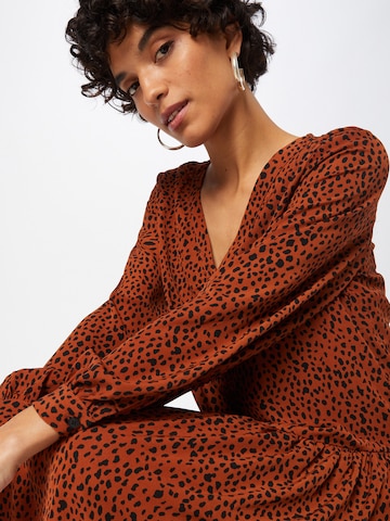 Robe 'Larina' ABOUT YOU en marron