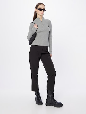 Regular Pantaloni de la Wallis pe negru