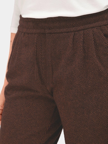 Goldner Tapered Pleat-Front Pants in Brown