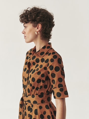 TATUUM - Vestido em castanho