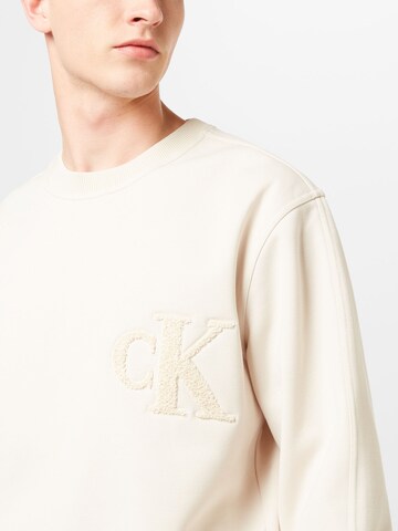 Calvin Klein Jeans Collegepaita 'Chenille' värissä beige