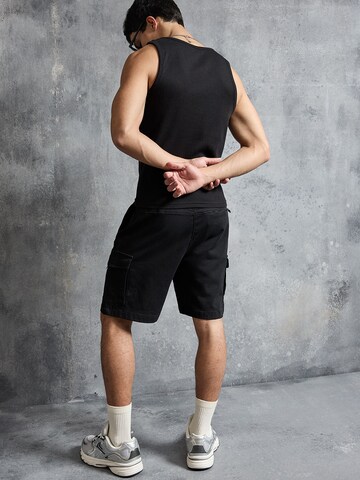 Bershka Regular Shorts in Schwarz