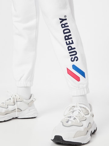 Superdry Tapered Hose in Weiß