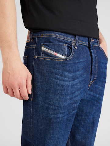 Regular Jean 'FINITIVE' DIESEL en bleu